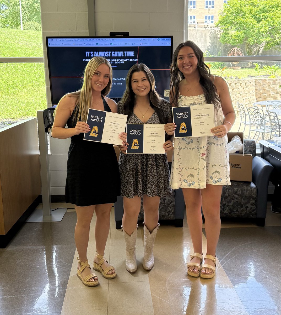 MSJSoftball's tweet photo. Had a great day celebrating the accomplishments of our players this season! Wishing everyone a fun, safe summer and we’re already looking forward to getting you back on campus this fall! https://t.co/WiSbrxWZoZ