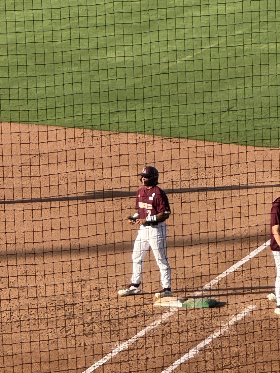 Keff_C's tweet photo. Rashawn Galloway was too hurt with a shoulder injury to play but he’s in to pinch run with two outs in the 9th. #TXST Senior playing his last game as a Bobcat. Helluva collegiate career. https://t.co/78iWOvauMc