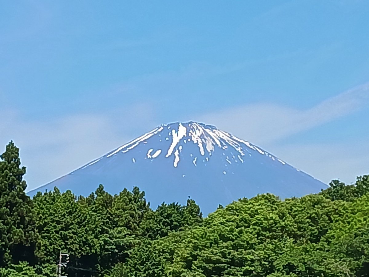 おはようございます☀😃❗ 現実世界に向かって移動中です😵 富士山🗻が