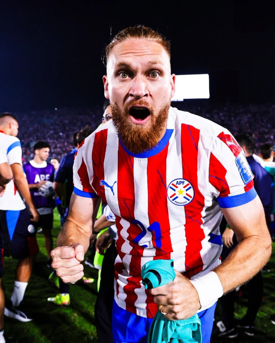 Insfranglz's tweet photo. Tras no ser tenido en cuenta por Cerro Porteño, logró debutar en Primera División con Santani en el 2019, debutaba nada más ni nada menos que anotando un gol ante Olimpia en Para Uno 😮‍💨

Pasó por Luqueño, fue a Olimpia y se coronó campeón, jugó Sudamericana, Libertadores, fue a Europa y hace 3 años que la viene rompiendo en Brasil ⚽️🇧🇷.

Isidro Pitta, convocado por la selección paraguaya para la Copa del Mundo 🇵🇾🏆.