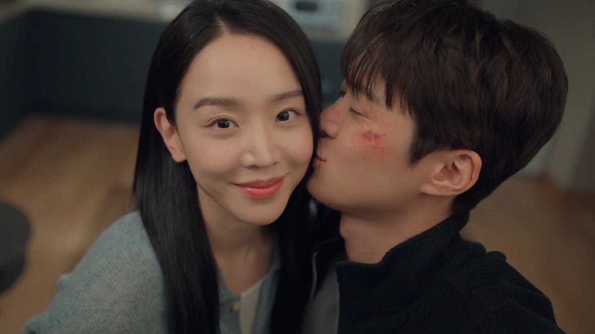 lleorare's tweet photo. hj acabou o dorama que eu to viciado, a ansiedade era tanta pra chegar o sábado e o domingo só pra assistir eles , e agora acabou, e eu nem assisti ainda o último episódio só pra não acabar 😭😭😭😭 #filingforlove https://t.co/F1cTpEHpqK