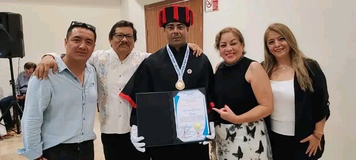 MirbelisCT's tweet photo. Felicidades para el Rector de la Universidad de Ciego de Ávila. #LatirAvileño #CubaMined #1roDeEneroDeVictorias @LuisManuel9522 @neisa_morales @MaraEle08350901 @MtnezIc https://t.co/S512eWaUM8