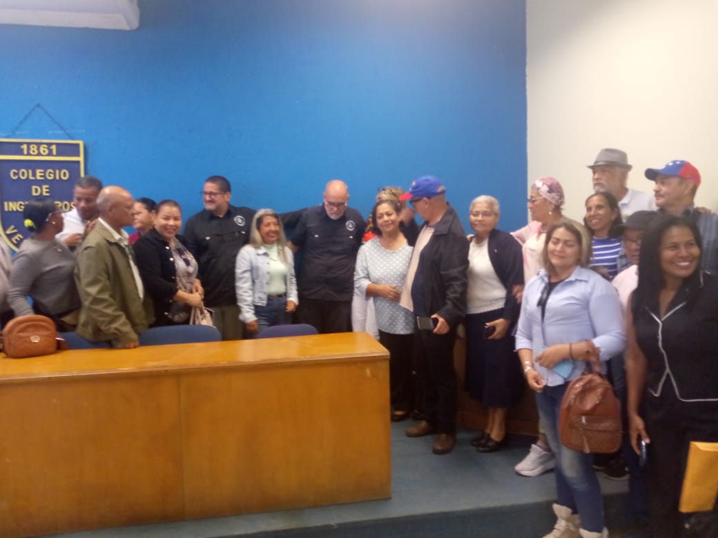 AproupelM's tweet photo. #31Mayo | APROUPEL -MATURÍN.

 Dirigentes Gremiales y sindicales debaten en Maturín edo -Monagas, sobre el impacto socio-economico de bajos sueldos en Venezuela @FAPUV
@APUCV @_Provea https://t.co/wTiFAPVSfy