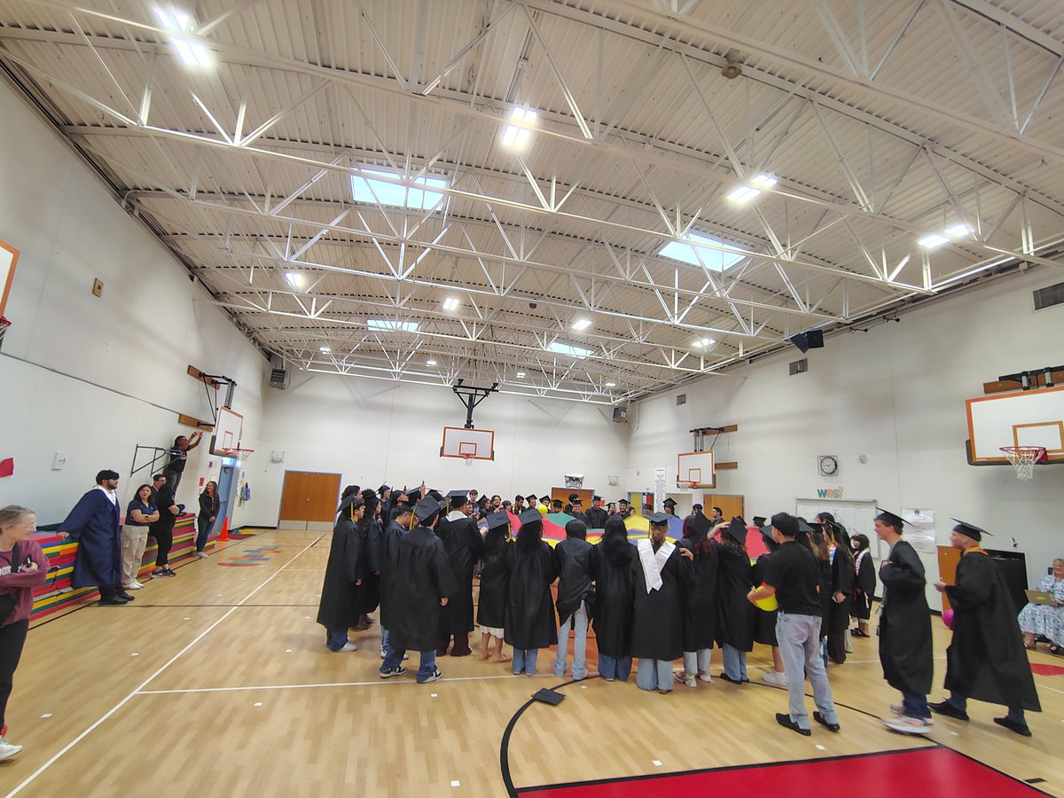 KatyJaime84's tweet photo. Celebrating the Graduates as they walk the halls of the FMG ♥️🐻🖤 Once a Grizzly, always a Grizzly! 💛🖤🐅 Blessed to have such experiences with my favorite SENIOR 💙⚓🩶 #Classof2026 @fmgilbert https://t.co/GHA30Dn3Ks