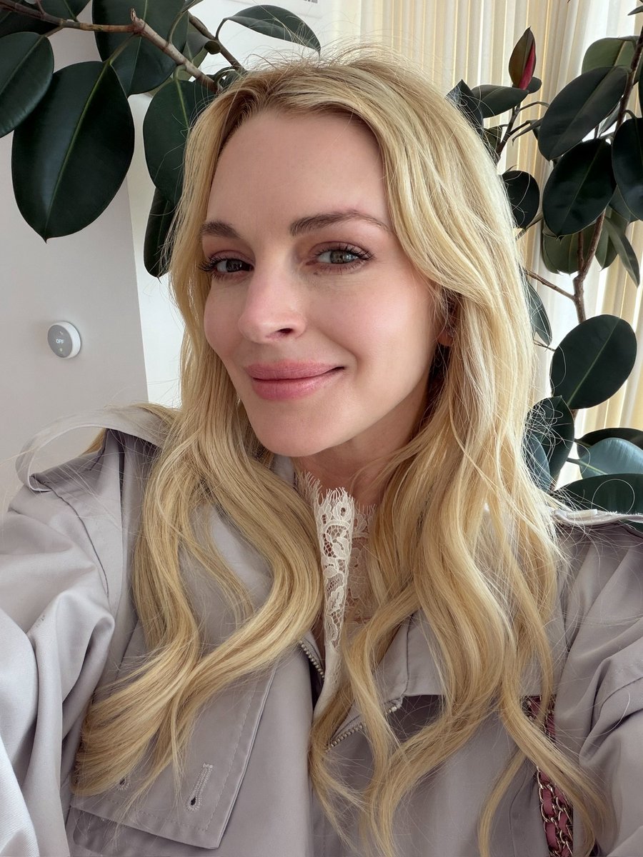 lavitalohan's tweet photo. Lindsay Lohan shines in newly shared selfies. https://t.co/FzGAm9FAeZ
