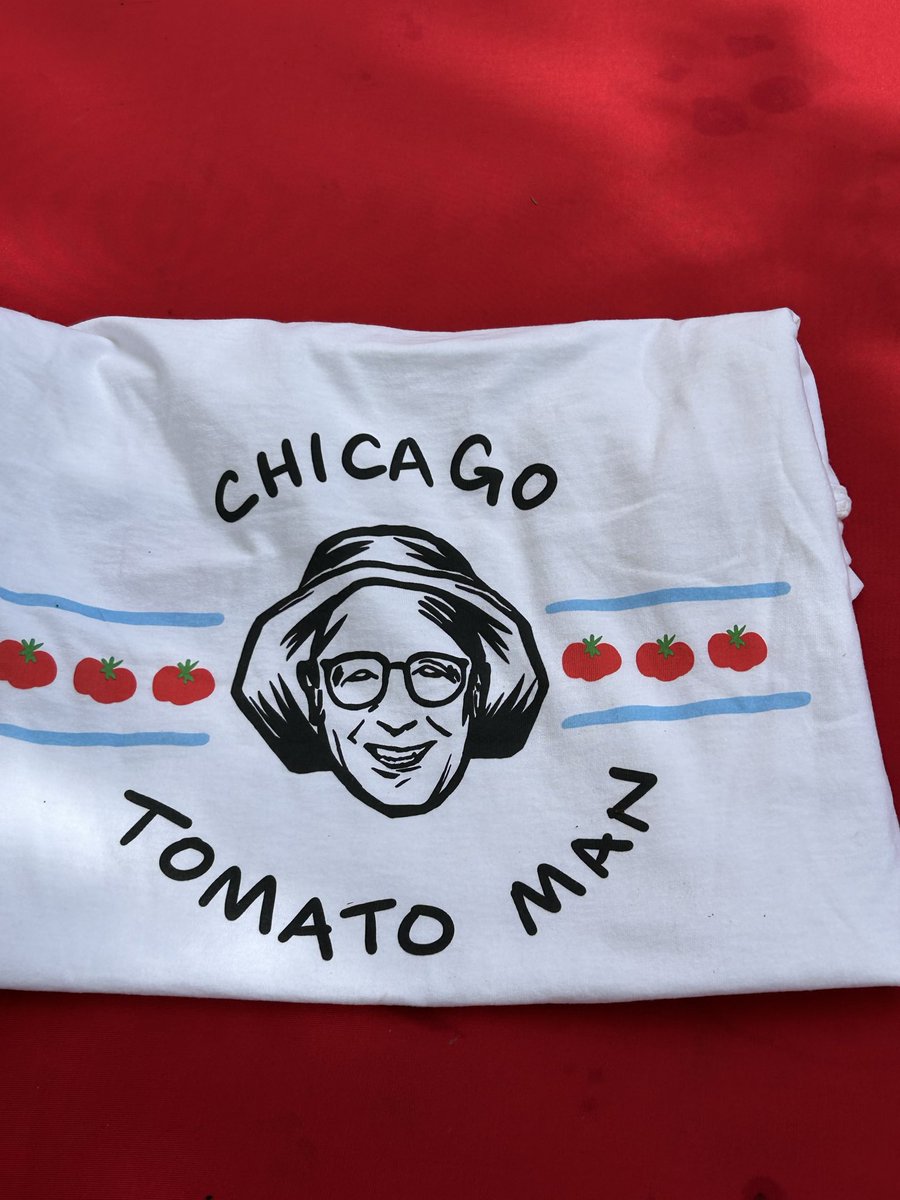PhilipWeiss5's tweet photo. @RickoverNavalHS  
Rickover Naval worked with The Chicago Tomato Man helping provide heathy tomatoes 🍅 for family gardens around the city. https://t.co/FKwCmT8XDJ