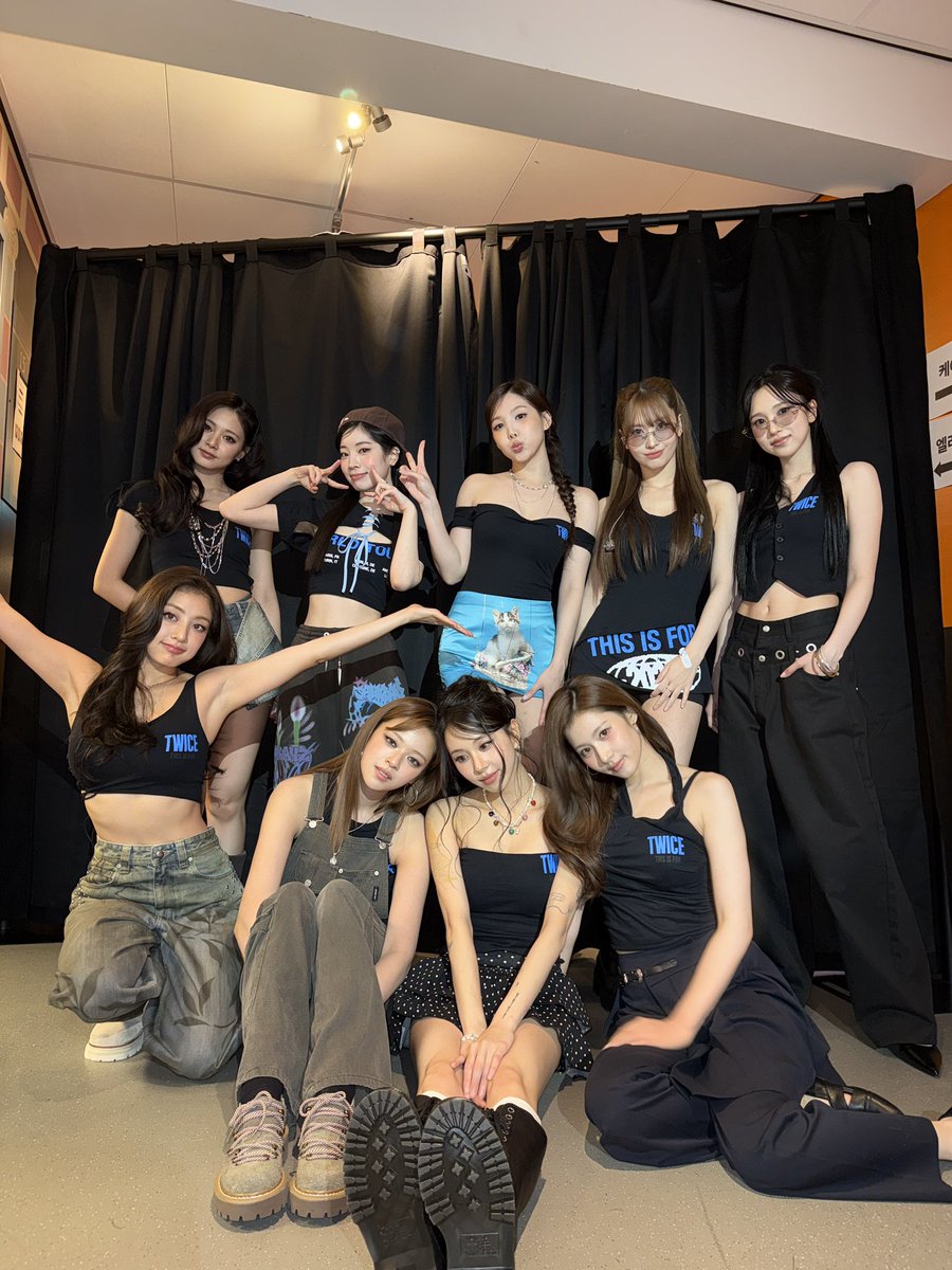 TWICE tweet media