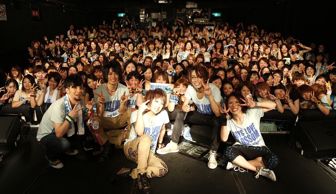 minemuraakinori's tweet photo. おはミニー！
6月1日、花少年バディーズ 無期限活動休憩から12年。
ずっと休憩しながらぼちぼちですが今年は少し賑やかに絶対的ハピネスお届けに参ります。
受け取りいらしてちょうだい。

花は咲きました
夢は咲きました
キミはどうですか？ https://t.co/GMNLB9TraR
