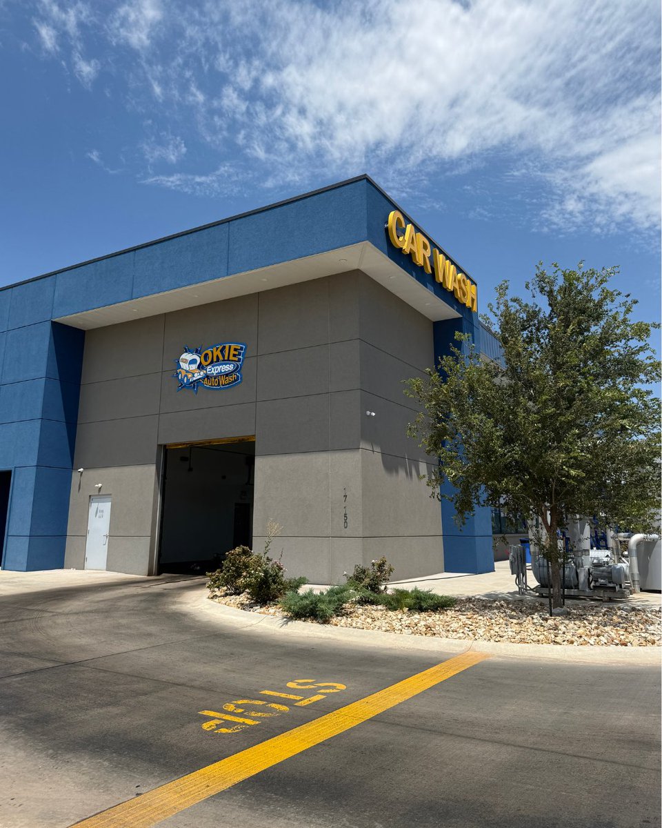 Okieexpress_'s tweet photo. Only in Oklahoma does your car get dusty… without even going anywhere. Good news is, we know just where to get that taken care of! ;) 

What’s classic Oklahoma for you? https://t.co/1QFdNEQOgY