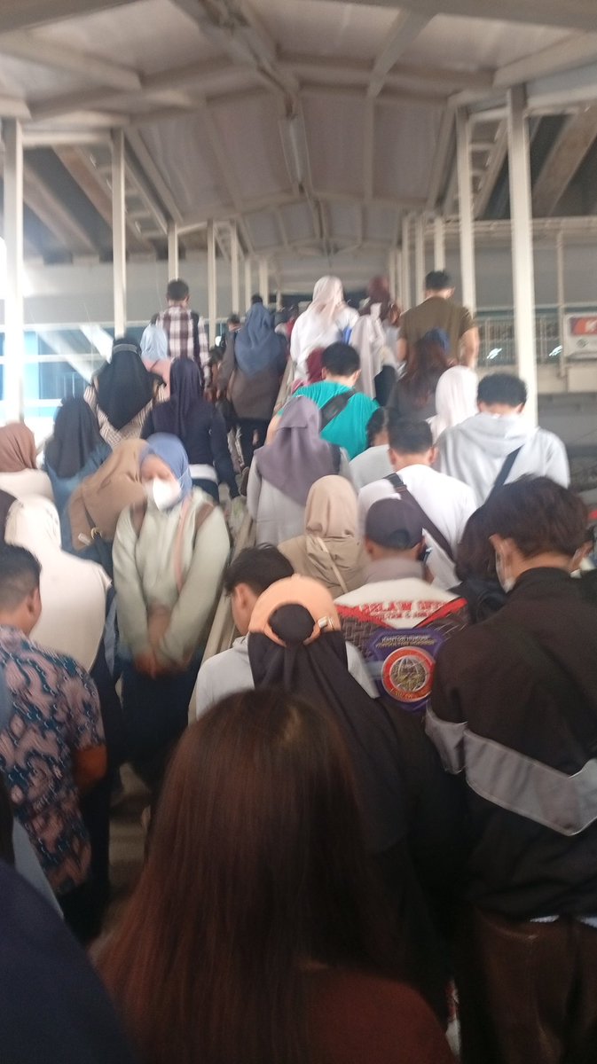 neripart2's tweet photo. @txtdrjkt BTS yang orang-orang gak lihat 😭🙏🏻.. menyala anker🔥 https://t.co/epaVRdE0lN