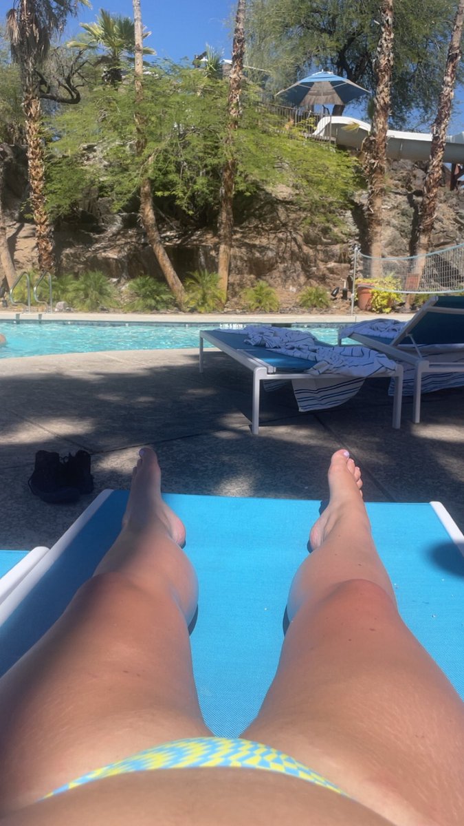 sendtomolly's tweet photo. vacation was a success ☀️🏝️ 

time to start funding the next one 🫰 https://t.co/iZFu7lg3JM