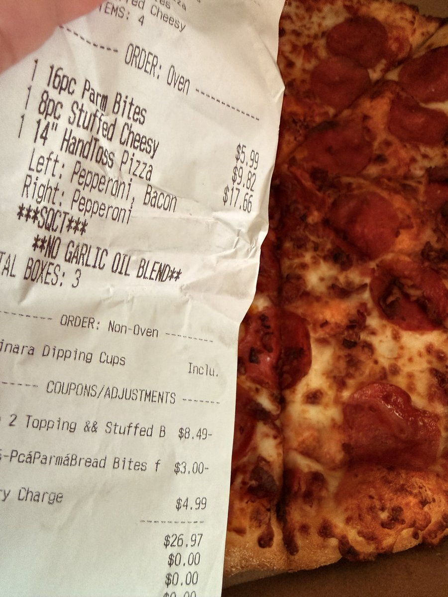 TheMidniteSpark's tweet photo. When you ask for square cut and they give you pie cut 🥴🥴🧐🧐@dominos https://t.co/bp8UoDLru9