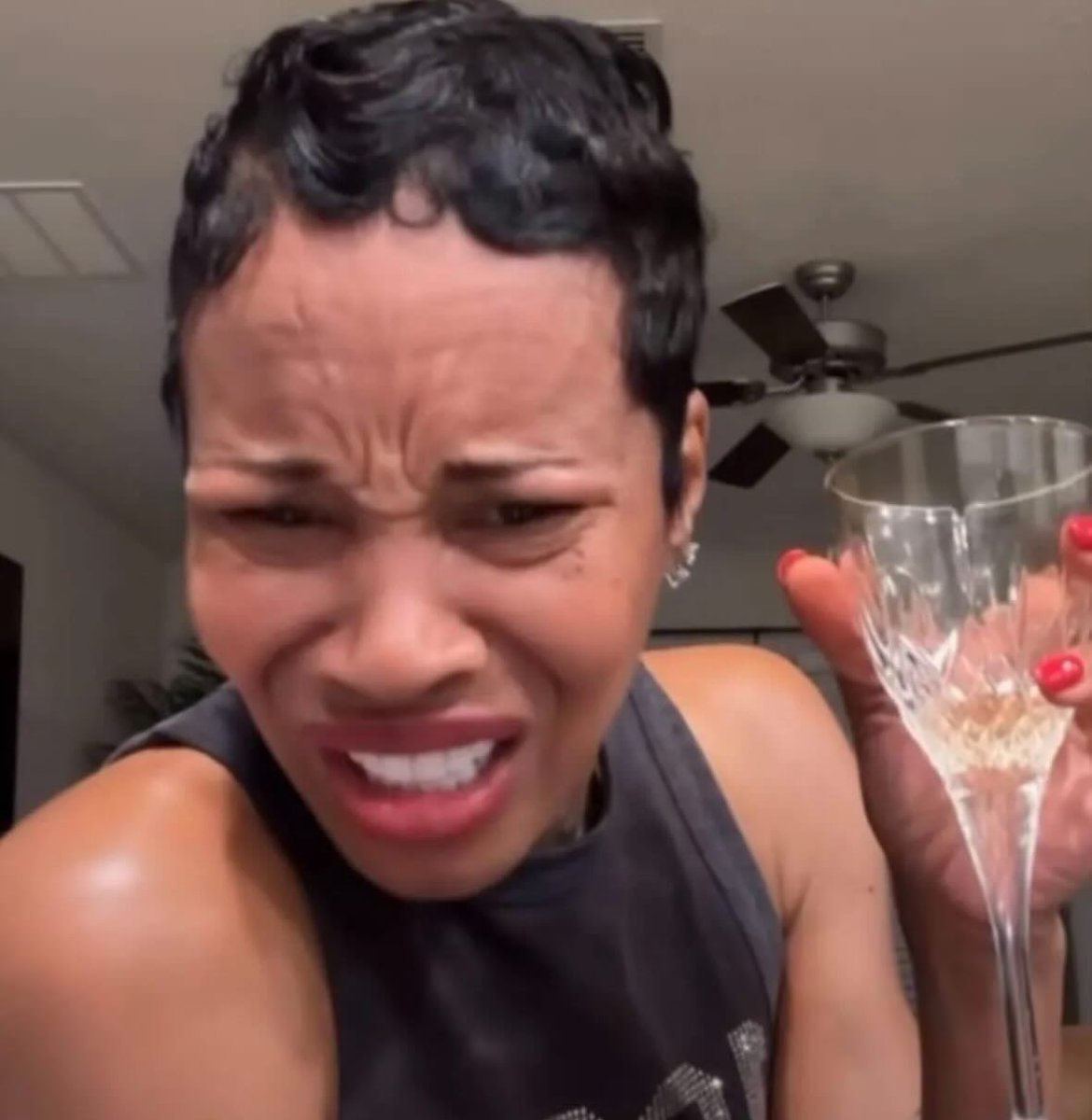 Ry_J88's tweet photo. Why does K act like she got so many awards? #RHOA https://t.co/bhoWQpcS1Y