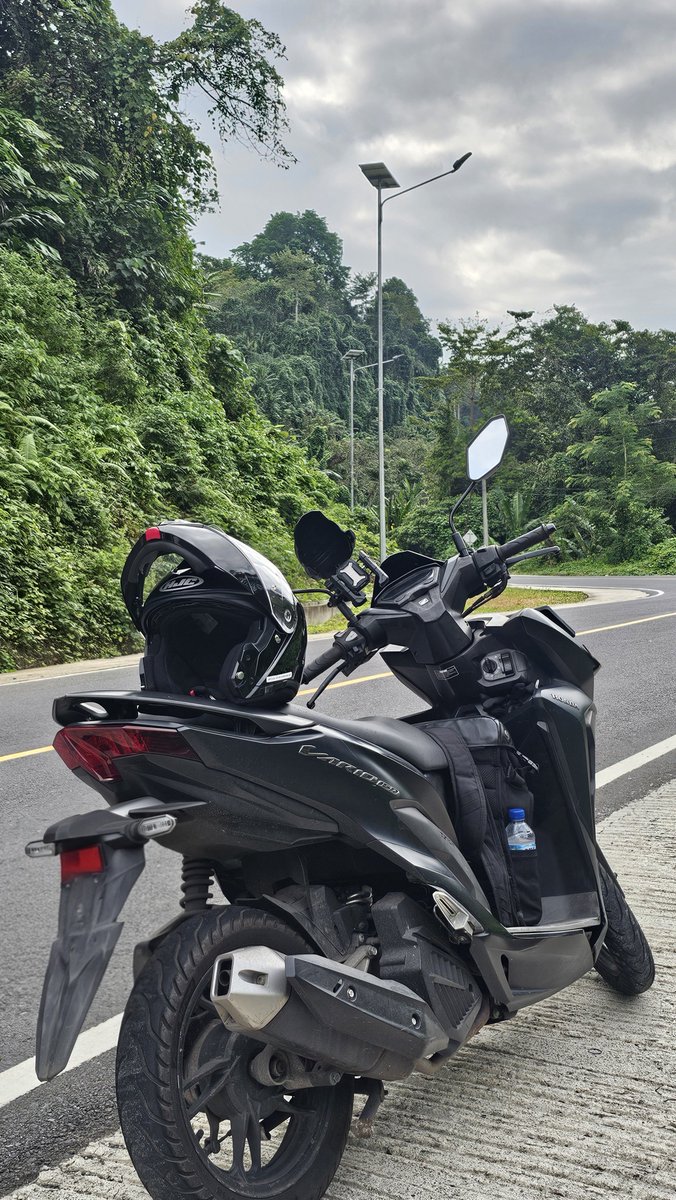 aufaryafi's tweet photo. finally bisa pake helm yang lama di gudang sama bawa jauh ini motor🥹🫶🏻 https://t.co/UMnUkRpbVN