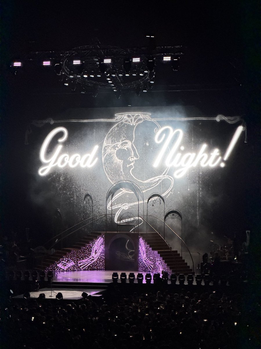 milephakphum's tweet photo. ,,, GN:) ,,,

.
.
#ทันป่ะ
#AMatterOfTimeTour
#AMatterOfTimeTourBKK https://t.co/CvqeDUf4WA