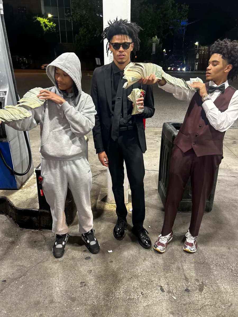 SlickYoungin_'s tweet photo. this month been crazy asab https://t.co/UxFVW439yd