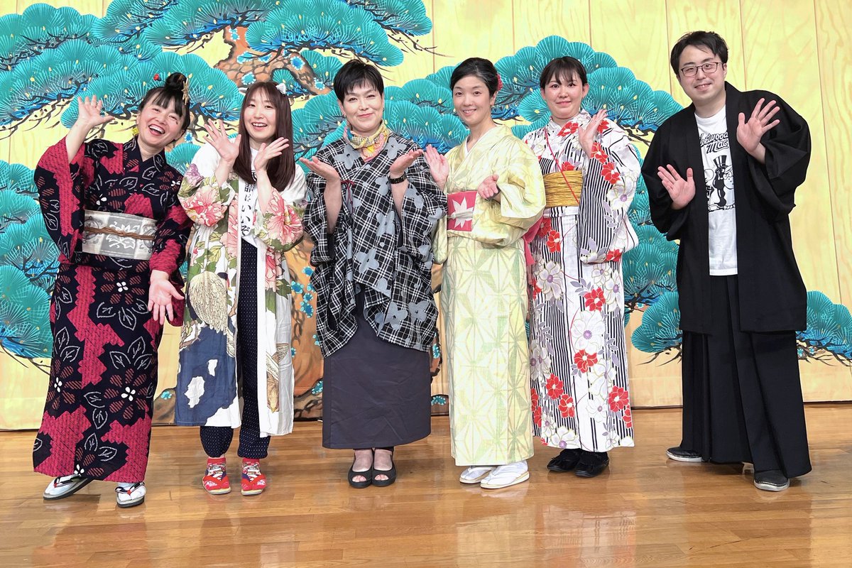 minyo_yutachita's tweet photo. Min-Yoi's（ミンヨイズ）盆踊り🍀
お越しくださった皆さま、ありがとうございました！

民謡はもともと、日本人の暮らしの中で歌われてきた歌です。
生演奏の盆踊りには、その場にいるみんなで時間をつくっていく一期一会の魅力があります。昨日は、そんな民謡のあたたかさを皆さんと一緒に感じられた気がします。

東京には、いろんなふるさとから来た人たちが暮らしています。
民謡を通して、それぞれの土地に思いを馳せるひとときになっていたら嬉しいです☺

ゲストの木津かおりさん、演奏・運営を支えてくださった皆さま、そして踊ってくださった皆さま。本当にありがとうございました。

次回は 10月12日（月・祝） 開催予定です！また一緒に踊りましょう🌸

動画はわたしの心ふるさと「村崎野音頭」🥹✨️

#みん盆
