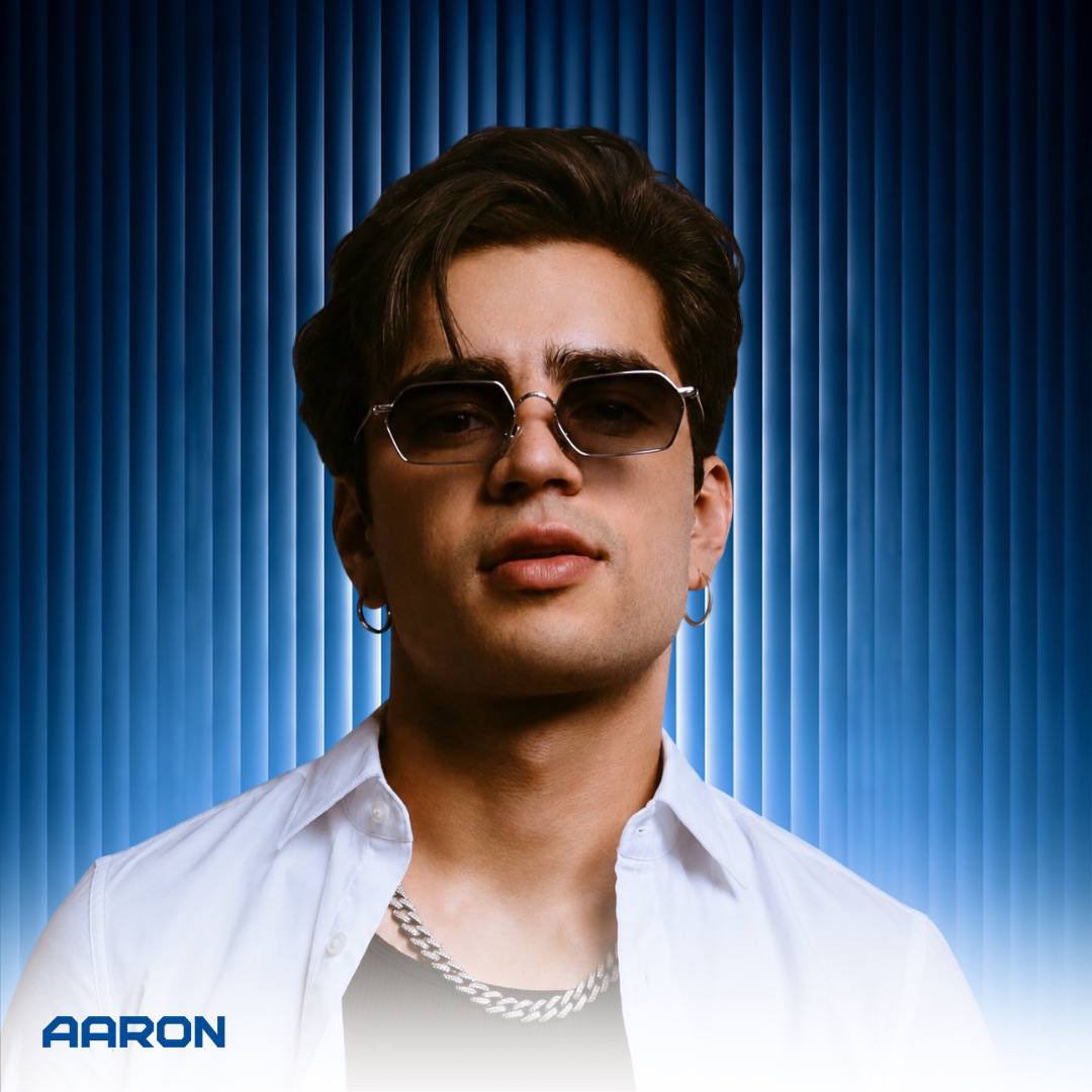 aldronation's tweet photo. Les presentamos el regalo de la reacción de Aaron:

Un CD 💿 de sus propias canciones con un diseño hecho por Aldronation. 🤩

Estamos felices de ver que te gustó @ArnMercurio hacemos todo con mucho amor para ti. ❤️ https://t.co/Dyxwv5v9lz