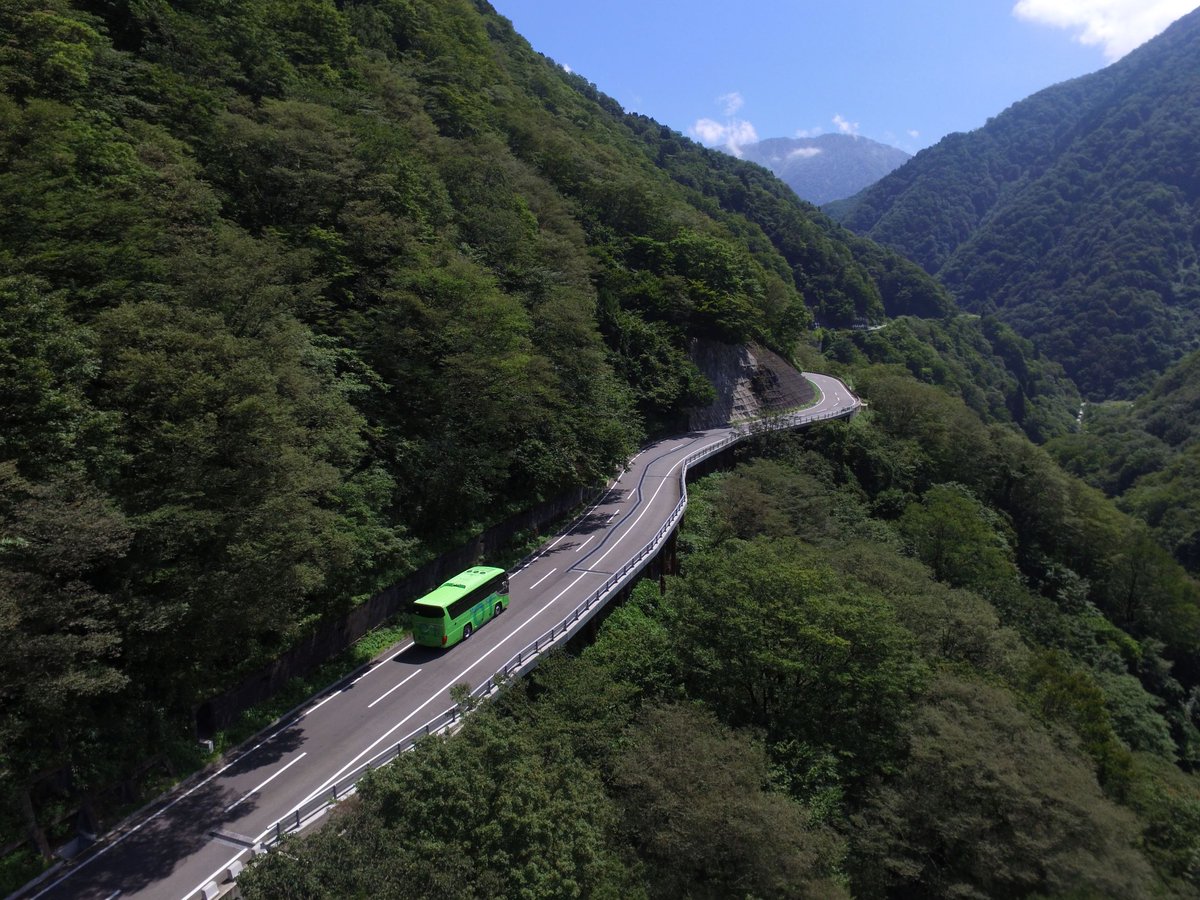 pref_toyama's tweet photo. 【お知らせ】
本日6月1日より、有峰林道の一般供用が開始されます！

県内最大の貯水量を誇る有峰ダムを見に来ませんか？

有峰の豊かな自然の中を走り、ダム堤体の上をドライブできる絶景ルートです。ぜひお越しください！

https://t.co/YmF4ZPNA5i

#有峰林道 #有峰ダム #ドライブ #富山県 https://t.co/I23Wq6ko5B