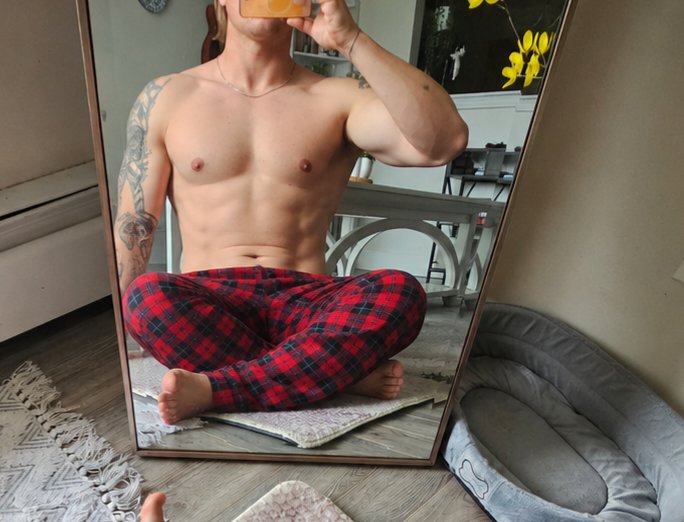 boybent6969's tweet photo. Lazy sunday 😴 
#mlm
#gay
#fit https://t.co/LK1H9J3E0j