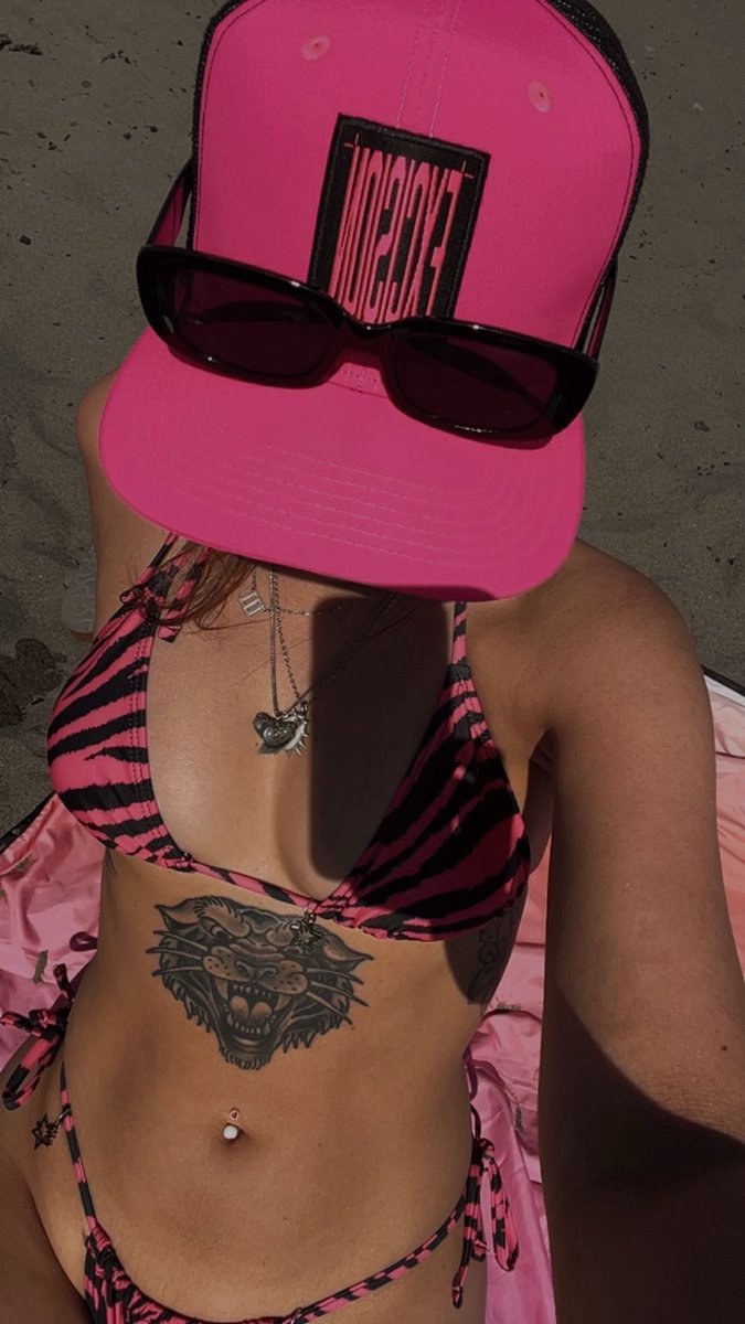 stephraeofsun's tweet photo. take me back to da beachhhh https://t.co/IH01F1o8Bn