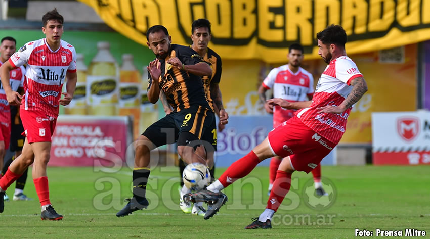 SoloAscenso's tweet photo. #PrimeraNacional | #Morón | Morón le ganó a #MitreSdE y se convirtió en puntero absoluto.

https://t.co/bSZU45naH9 https://t.co/XR9eMLHOnP