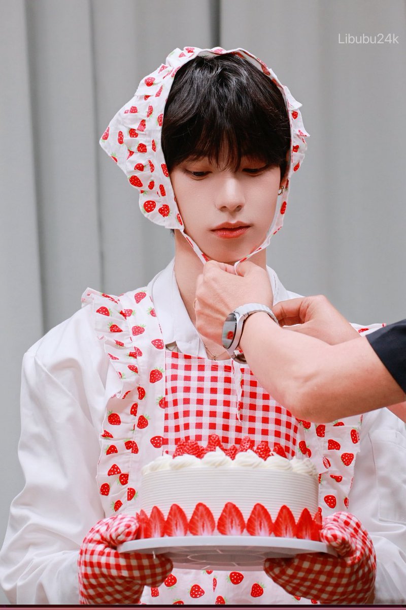 흄이 tweet media