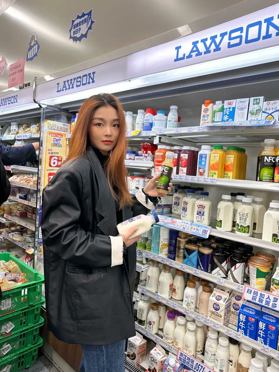 Lizbeth18's tweet photo. Fresh iced coffee u0026 creamy croissants restocked at 7-11! Perfect morning pick-me-up for your busy day. Grab yours before they’re gone!， https://t.co/E3W7CneVtg