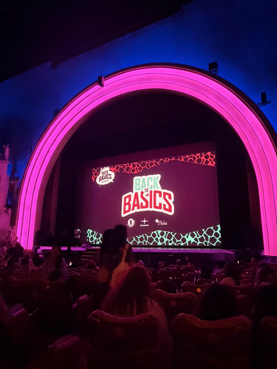 LeGrandRex's tweet photo. Ce soir, le #GrandRex a remonté le temps avec son karaoké géant #BackToBasics, au rythme des plus grands classiques R&amp;B, rap et zouk des années 90 et 2000 ! 🎤✨ https://t.co/pdXpscqdca