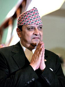 URDailyHistory's tweet photo. 4 June 2001: Gyanendra, the last King of Nepal, ascends to throne after King #Birendra is massacred at the Royal Palace, allegedly by Crown Prince Dipendra. His reign ended in 2008 when the Nepalese Constituent Assembly declared the country a republic.#History #OTD #ad https://t.co/7WwGYojuDh