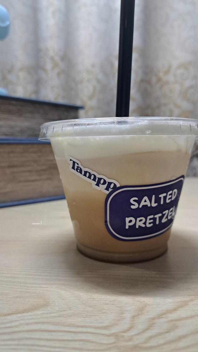 ivaa3_'s tweet photo. Pretzel 🥨✨️. https://t.co/Hgis8BIddC