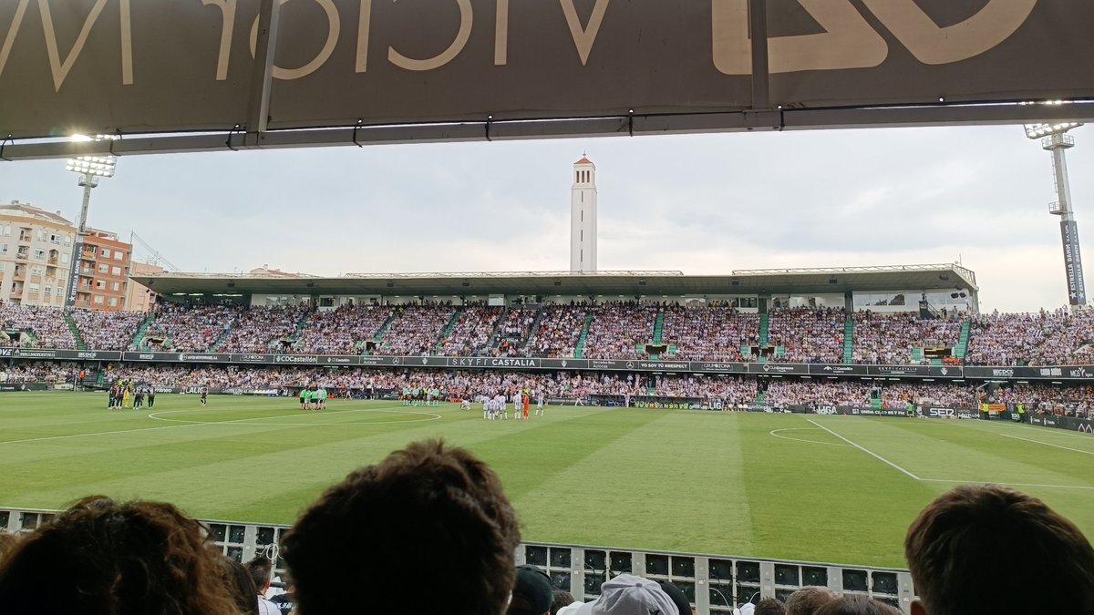 elsetalbinegre's tweet photo. Merecidísimo el playoff,y compartir alegría jugadores,técnicos,Bob y afición.
Partido resumen de la temporada:
Rachas de juego brillante,trabajo y ocasiones,junto a momentos de duda y últimos minutos sufriendo
#quinamaneradepatir y #meletaderomer en un espectacular Castalia
#PPO https://t.co/oSTwk4JutE
