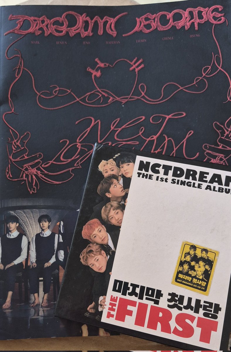 jenodeus's tweet photo. feedback positivo pro @noxsstarr/@droppnct que me vendeu esses dois álbuns do dream! segunda vez que compro e só me surpreendo com o carinho, atenção e a entrega super rápida. muito obrigada, ícaro ❤️❤️ https://t.co/NNPBFv21Ck