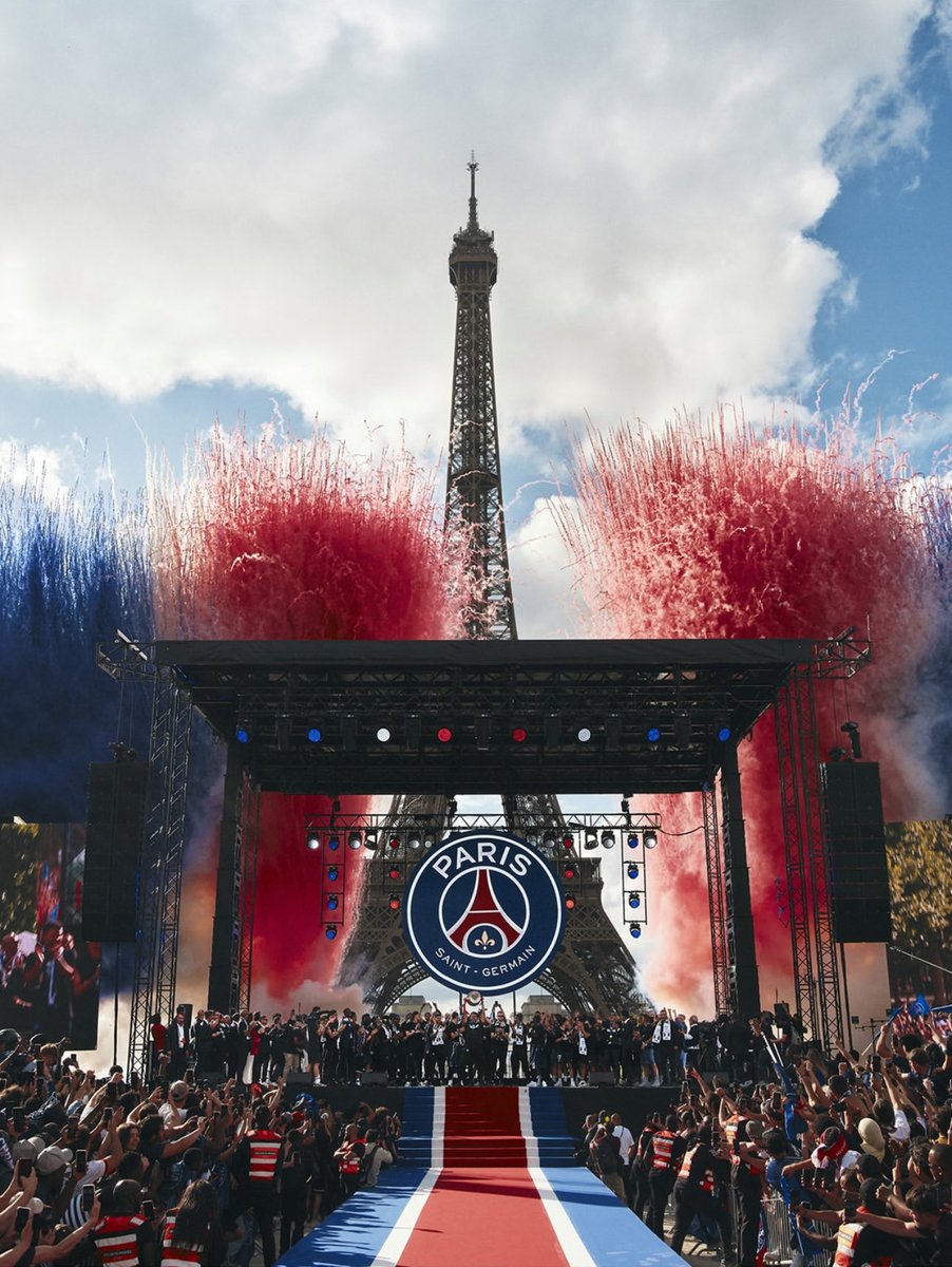 dwayneallen24's tweet photo. One of the best things about the passionate futbol fans winning globally is all the beautiful images that come from it! 📸 @PSG_English #champi̇onsleague #psg #parissaintgermain https://t.co/VvQhRNeUnY
