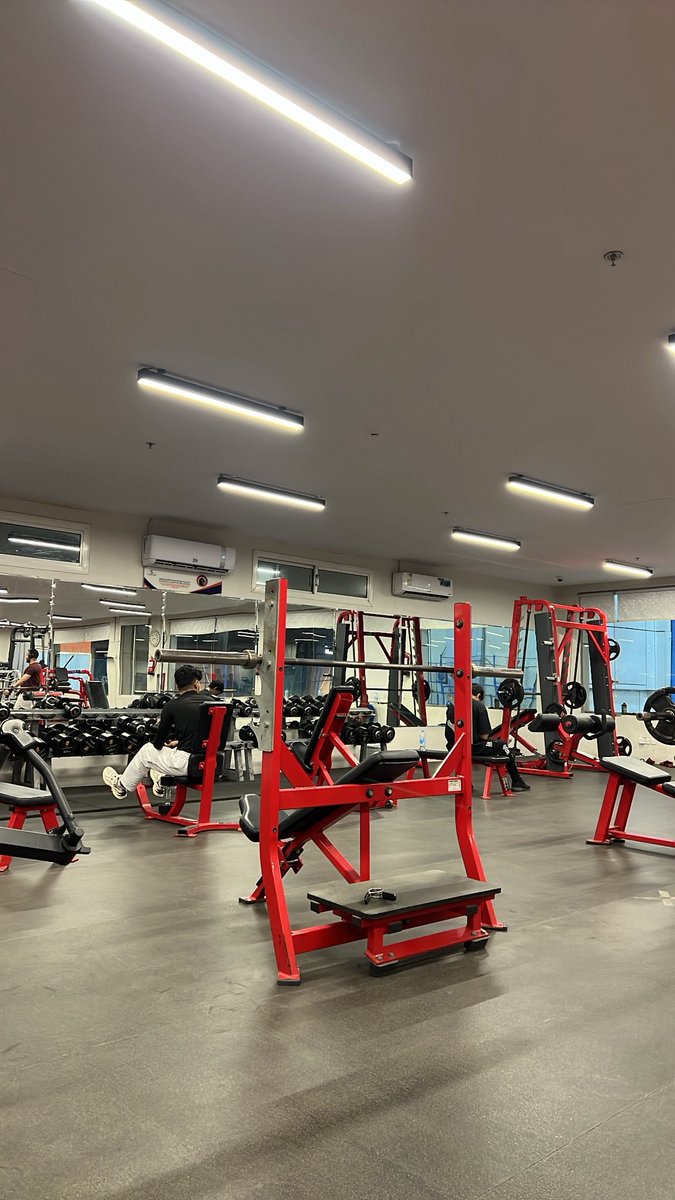 d__vx's tweet photo. today and every day🏋🏻‍♂️ https://t.co/FPpFjnFzg1