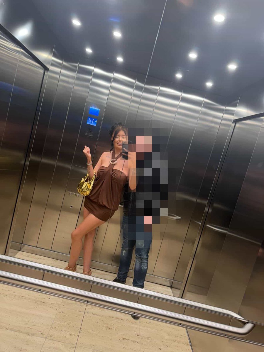 ServeBelle's tweet photo. Out for food go send for it on throne 🫰🏼 https://t.co/3iDECfamyR