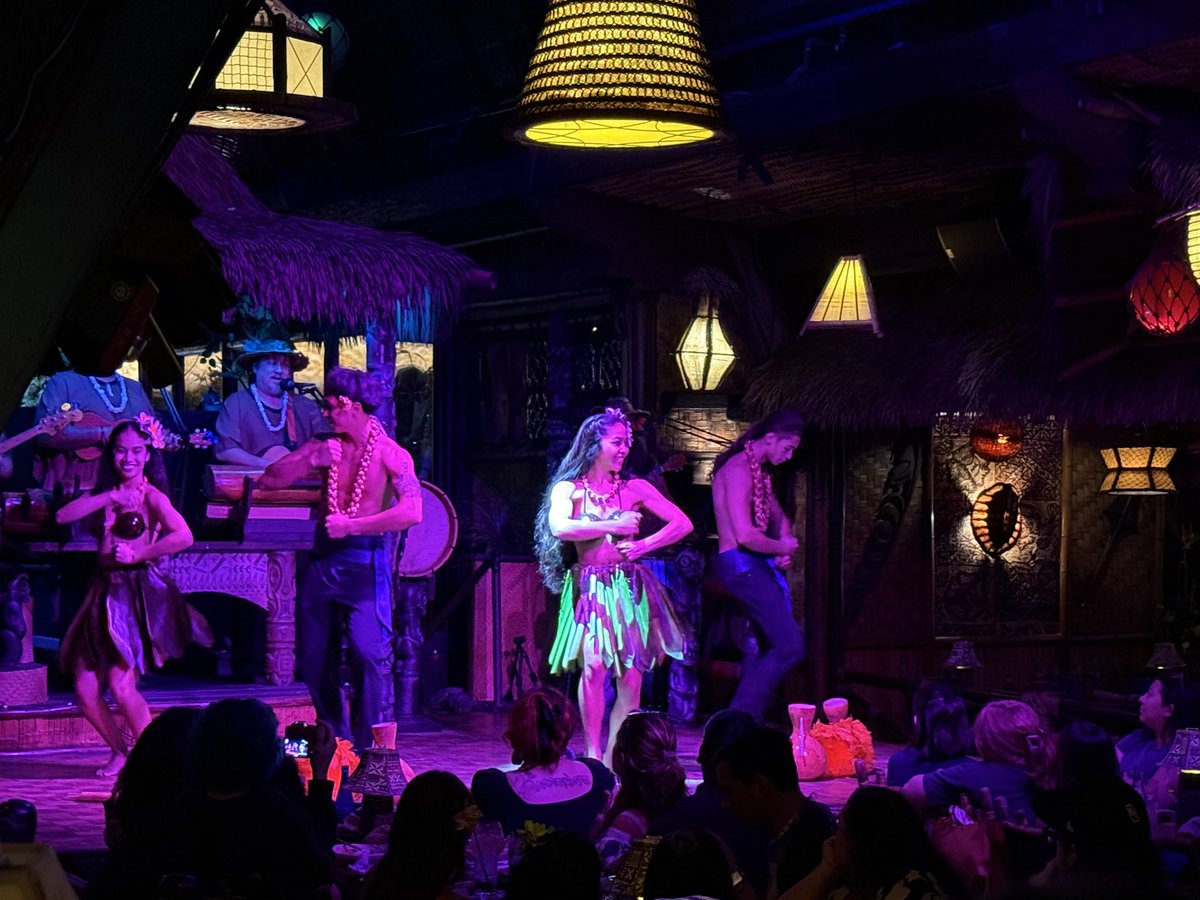 LakersCanes305's tweet photo. It closed down for 5 years. But a little more than a year ago it’s back. Mai Kai in Fort Lauderdale. Live show and I gotta say the food was OUTSTANDING place!!! Let’s head on home @mgav18 https://t.co/YsRXMJv0MH