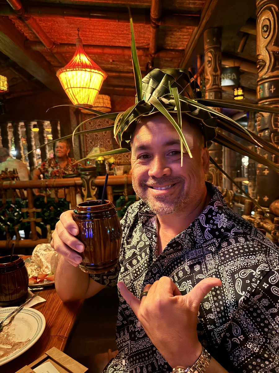 LakersCanes305's tweet photo. It closed down for 5 years. But a little more than a year ago it’s back. Mai Kai in Fort Lauderdale. Live show and I gotta say the food was OUTSTANDING place!!! Let’s head on home @mgav18 https://t.co/YsRXMJv0MH
