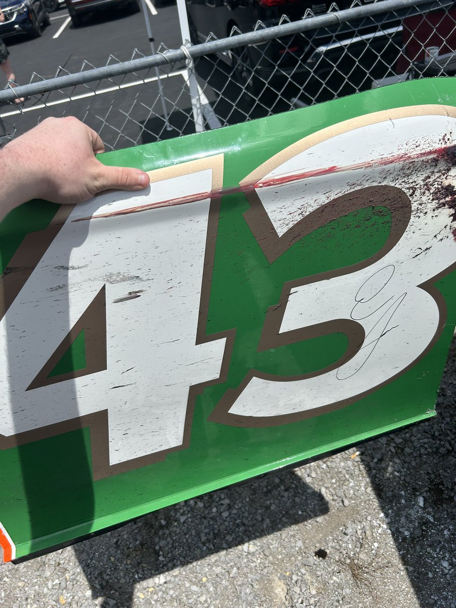 tswells03's tweet photo. Huge thanks to @Erik_Jones for the signature today!! Thank you @DollarTree for making it possible! Go get the guitar for David tonight!! To the guys I was chatting with in the line, hell yeah boys we did it
@LEGACYMotorClub @NashvilleSuperS @Holly_Jones4 https://t.co/dDQsm2B17w