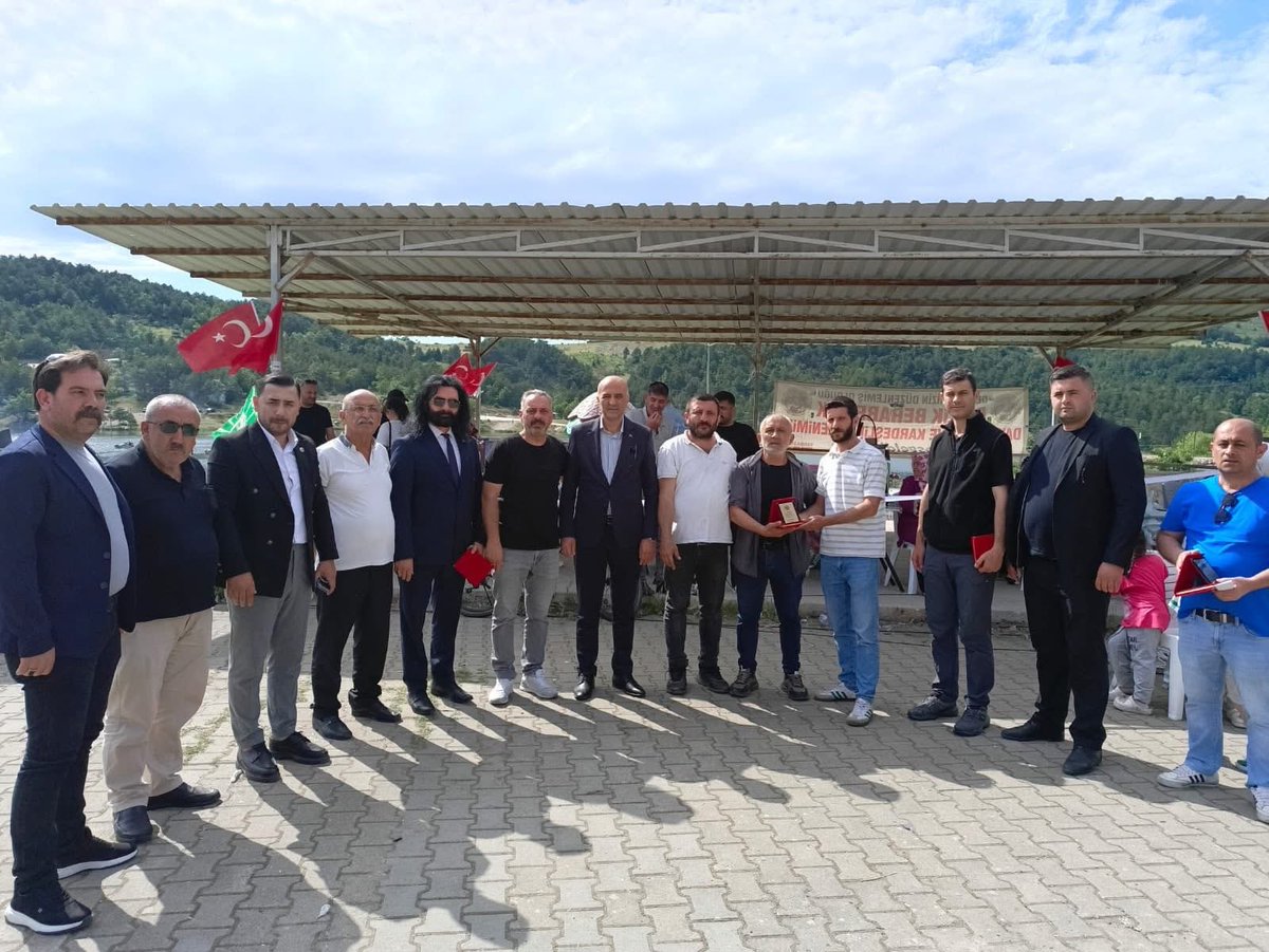 GursuMhp's tweet photo. 📍Yusufeli-Yarbaşı Köyü Piknik Şöleni

İlçe Başkanımız Sayın Tahir AKDAĞ,Meclis Üyemiz ve Yöneticilerimiz ile birlikte 20. Geleneksel piknik şöleninde hemşerilerimiz ile bir araya geldiler.Emeği geçenlere teşekkür ederiz. https://t.co/w7AsShoQMd