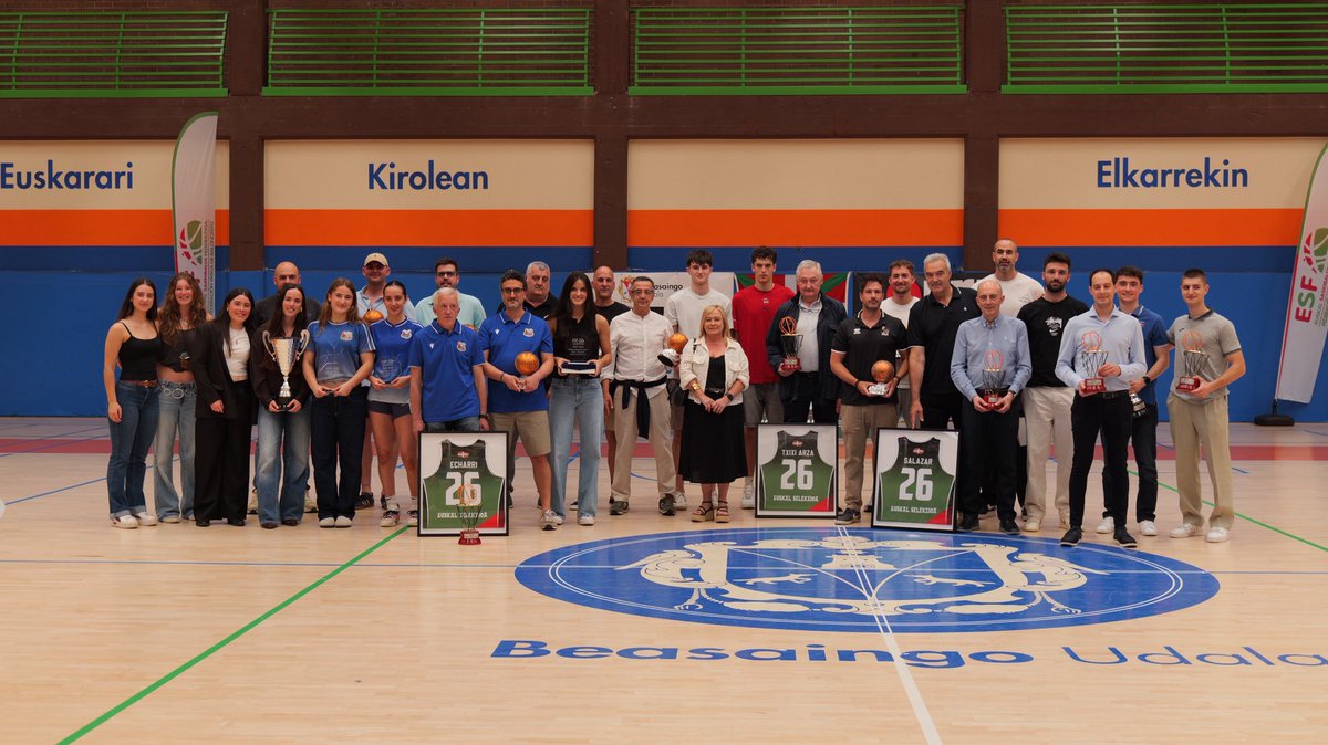 Basketbasko's tweet photo. ESFko 2026ko Sari Gala📸⬇️
https://t.co/4dXrSU5CIH https://t.co/4584H0NNj0