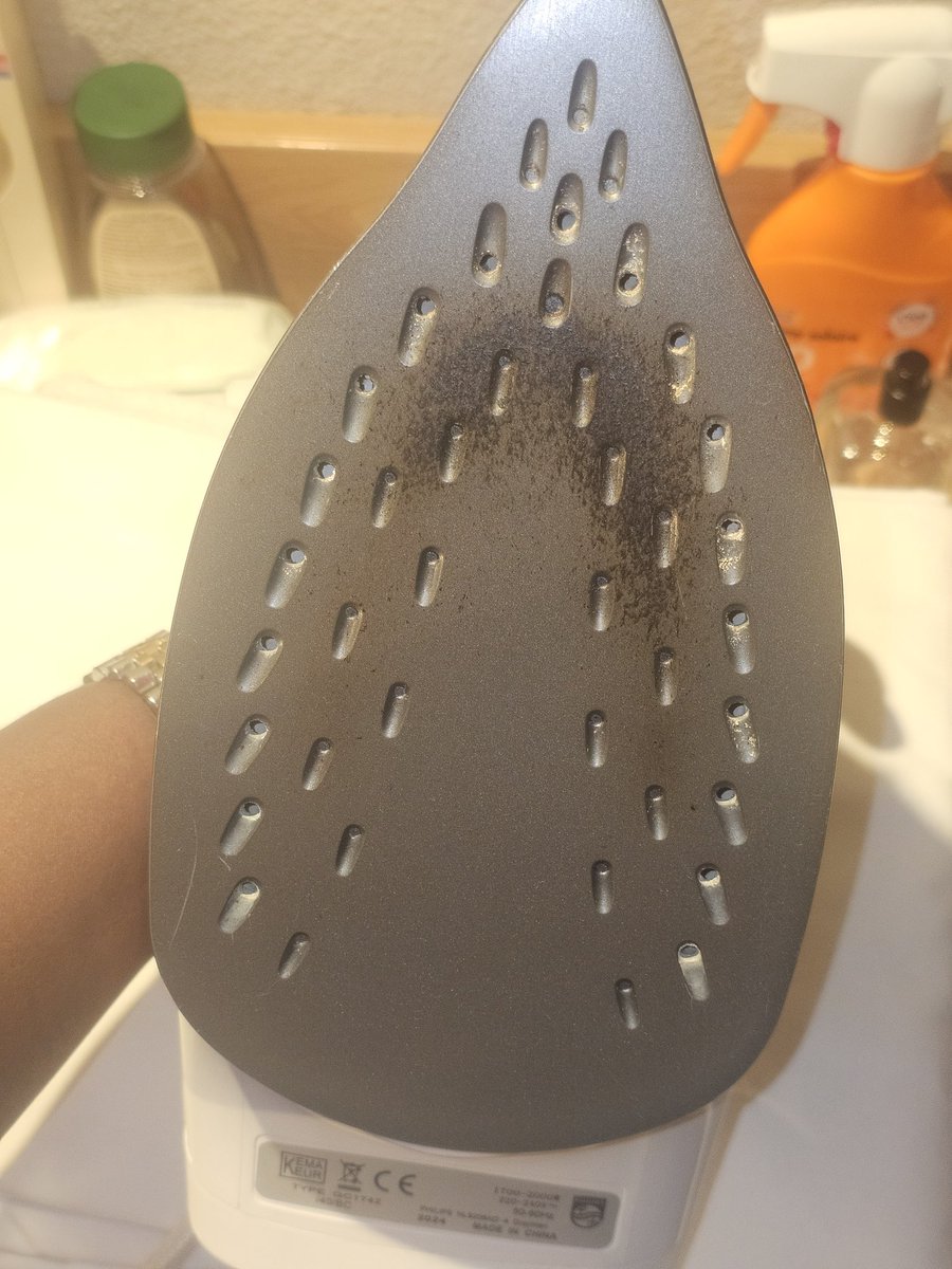 SABINALOPES2's tweet photo. @BBHotelsFR paris Bobigny ou bien on est a crasseux Hôtel ? et y'a la chambre aussi pas faite depuis 2 jours sous canicules !! par ce que pour la femme de ménage attendre 30 min qu'on finisse la douche c'est pas possible !! FUYEZ  Mdrr @BBHotelsFR # concertaya nakamura# https://t.co/AfkBeaiNdR