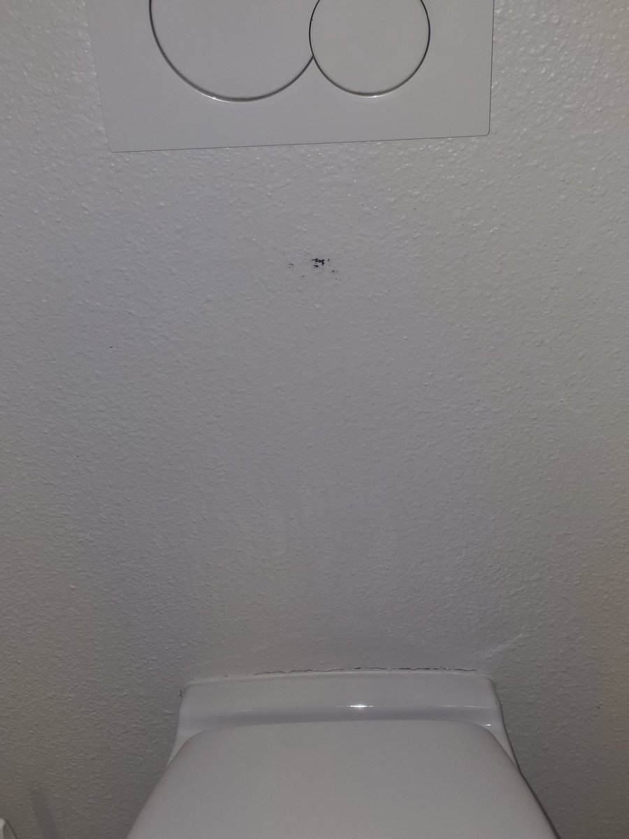SABINALOPES2's tweet photo. @BBHotelsFR paris Bobigny ou bien on est a crasseux Hôtel ? et y'a la chambre aussi pas faite depuis 2 jours sous canicules !! par ce que pour la femme de ménage attendre 30 min qu'on finisse la douche c'est pas possible !! FUYEZ  Mdrr @BBHotelsFR # concertaya nakamura# https://t.co/AfkBeaiNdR