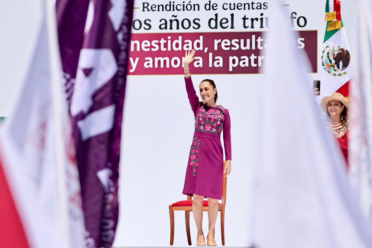 rosaicela_'s tweet photo. Esta mañana la Presidenta @Claudiashein dejó claro que “México no es piñata de nadie”. Frente a las campañas de desinformación impulsadas por sectores de la derecha e incluso, por intereses extranjeros que buscan distorsionar la realidad y sembrar confusión, reiteró que la soberanía se defiende en el terreno de la información. 🇲🇽 #ClaudiaDaResultados