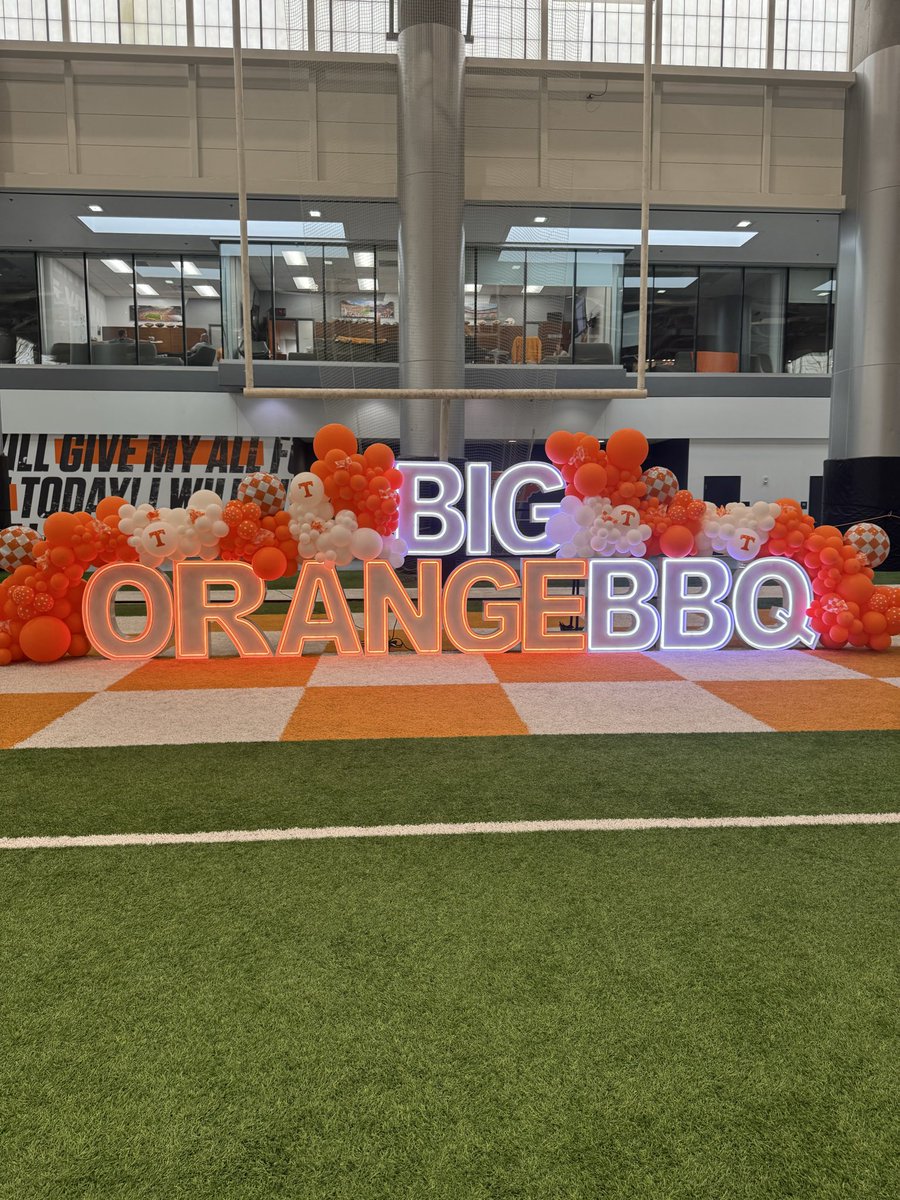 Zoeshelley__'s tweet photo. Successful weekend for Big Orange Barbecue and high school camps. Ready to have OVs back on campus this coming weekend! #GBO https://t.co/02XOL4SVjB