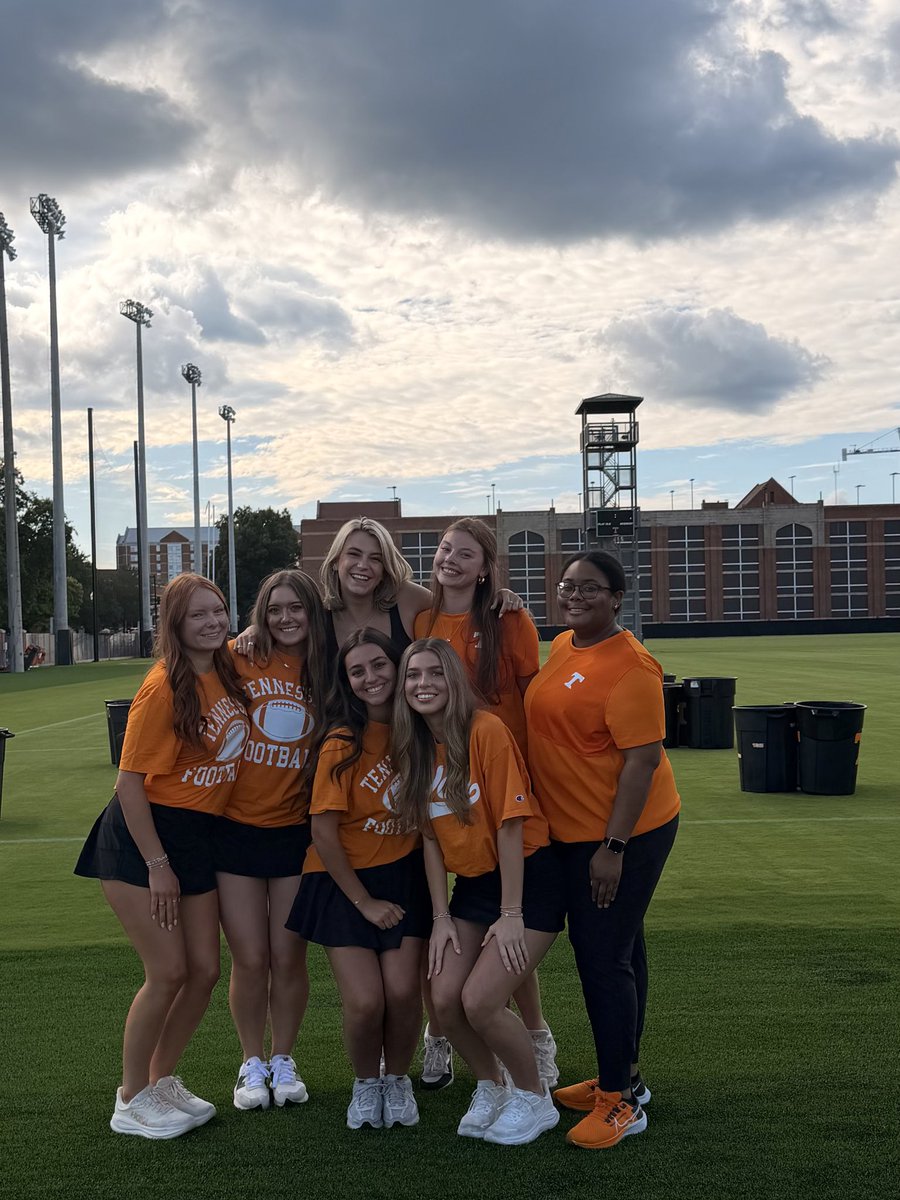 Zoeshelley__'s tweet photo. Successful weekend for Big Orange Barbecue and high school camps. Ready to have OVs back on campus this coming weekend! #GBO https://t.co/02XOL4SVjB