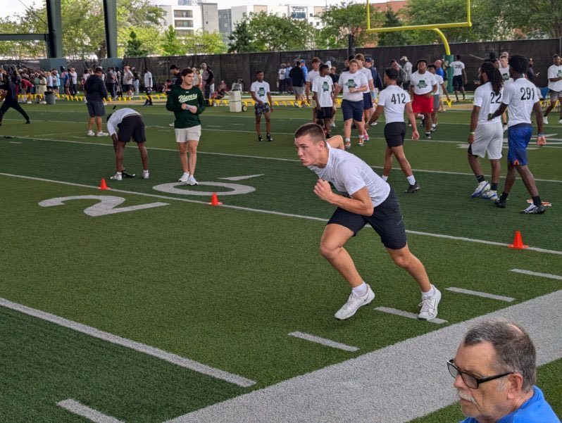 HRayburn2029's tweet photo. Had a great time at @UAB_FB mega camp today! Got some great work in and can’t wait to keep working! @HallTechSports1 @RecruitsAlabama @tadniblett @barringtonb16 @CoachStoutUTM @Coach_Flaherty @CoachAdamMann @davidweeks34 @CoachTaylorReed @ChelseaHornets @RecruitTheC https://t.co/AefXYTKFHP