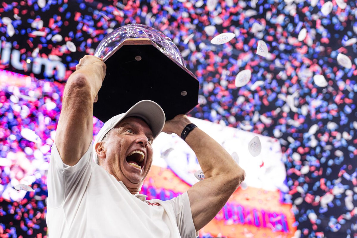 NFLDraftSi's tweet photo. There's still 13 more Saturdays until College Football is back.

Today, I watched re-runs of the New Mexico and Texas Bowls. I'm not doing well. I am however, high on both SDSU and Houston this year.

Dublin cannot come quick enough. https://t.co/lwUjBGLfFb