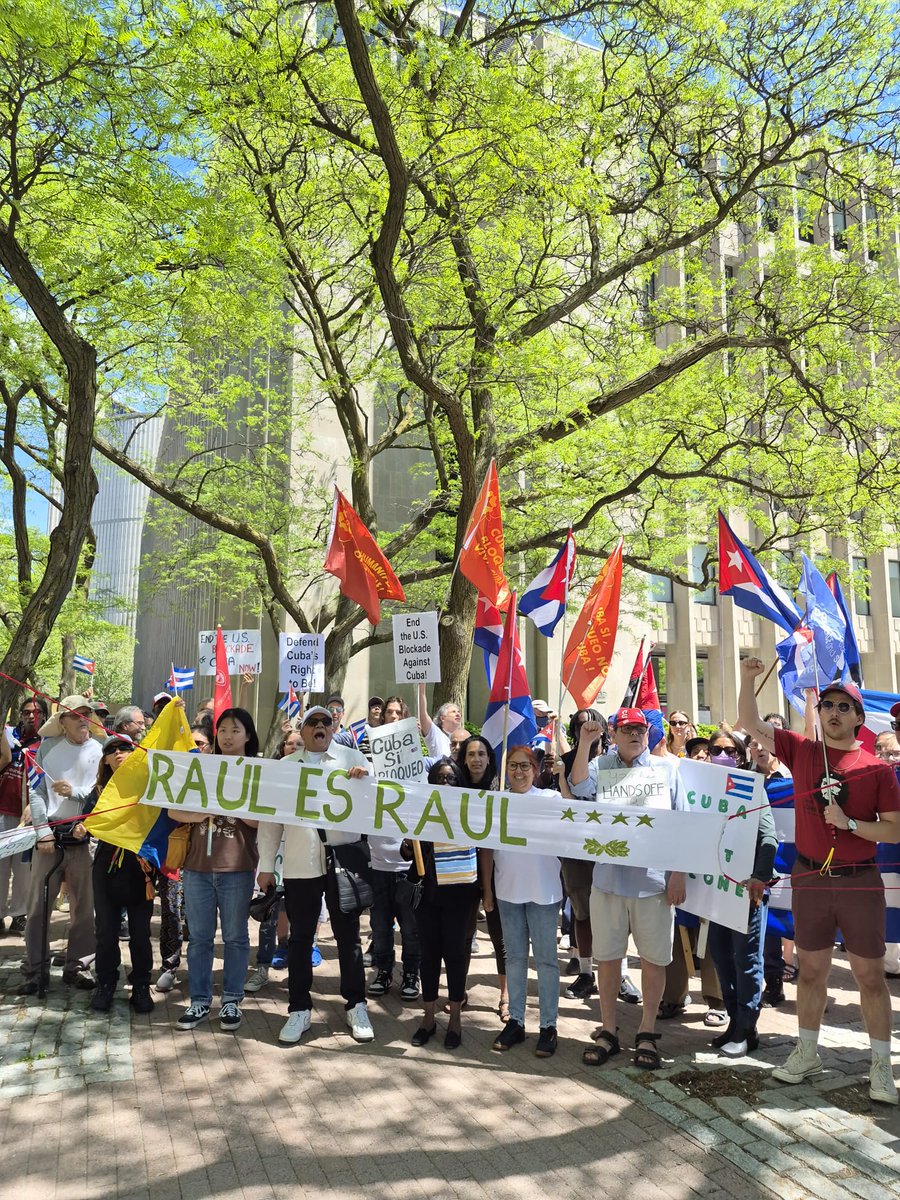fonseca_julio's tweet photo. Hoy #AsocCubanosJGG #Toronto, @CCFA4TO,  junto a muchos amigos defensores de la justa causa del pueblo cubano exigimos el cese del #bloqueo genocida y NO a una guerra contra #Cuba frente a Consulado #USA
#NoWarOnCuba #TumbaElBloqueo
@cdnntwrkoncuba @EmbacubaCanada @CGCuba_Toronto https://t.co/sRtlWj2IX9
