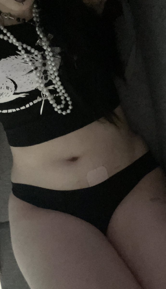 FindomCountess's tweet photo. at the end of the day you’re still a virgin loser texting a girl that’s ghosting you to have sex with her bf <3 https://t.co/1k7HwphK3k